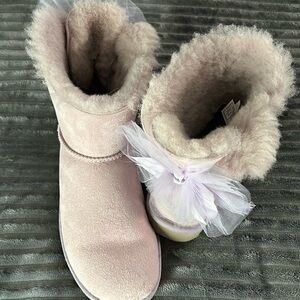 Lilac colored size 8 Uggs.